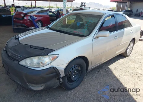 2005 Toyota Camry Xle z USA, uszkodzony, nr VIN 4T1BE32K55U062998